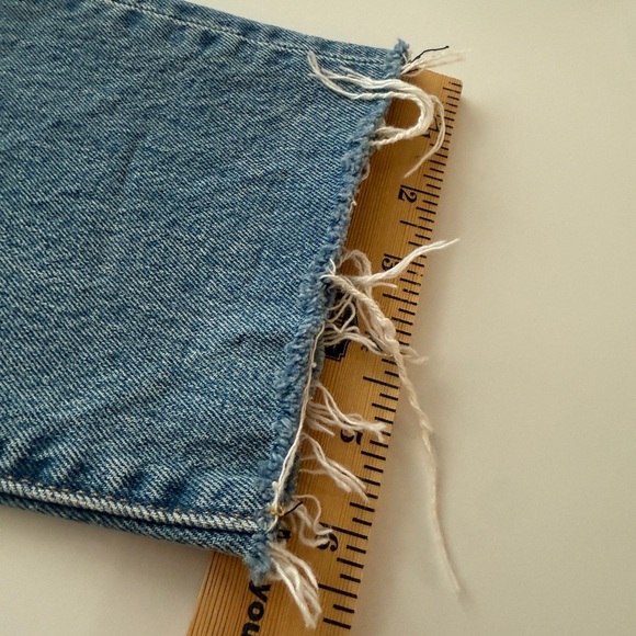 Levi's Raw Hem Straight Leg Medium Wash Jeans - 24 - Picture 5 of 9